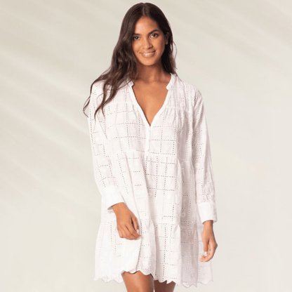 Túnica Maajical Jaguar Ambre Maaji em branco com detalhes de renda e mangas longas