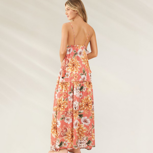 Vestido Comprido Floral com Alças Ajustáveis Maaji em fundo rosa com flores grandes amarelas e brancas