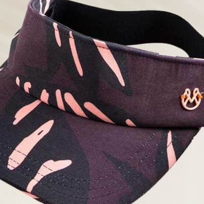 Visor de Praia Maaji – Acessório Essencial de Verão em tecido roxo com estampa rosa e logo metálico