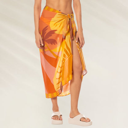 Pareo Instinct Print Isla da Maaji em tons quentes com estampa tropical e amarração lateral