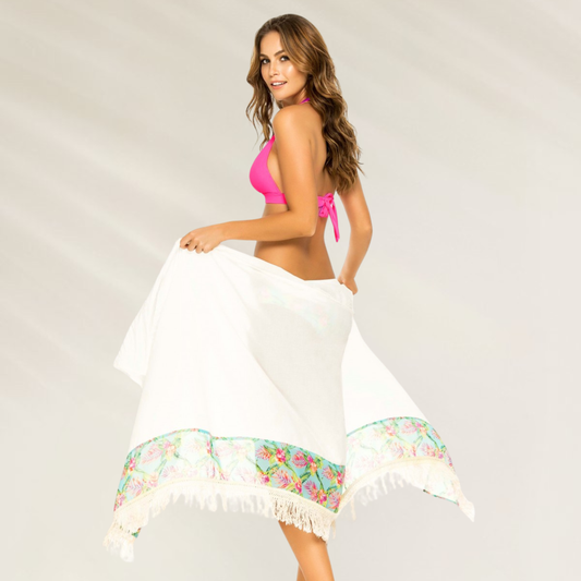 Pareo Tropical Breeze da Phax em branco com detalhes coloridos e franjas, ideal para verão