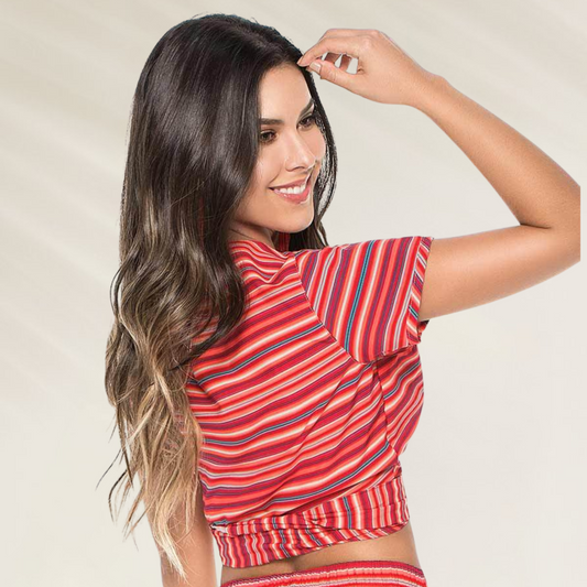 Top Curto Phax – Estilo e Conforto com Toque Tropical. Cropped listrado vermelho e branco com manga curta, ajuste elástico na barra
