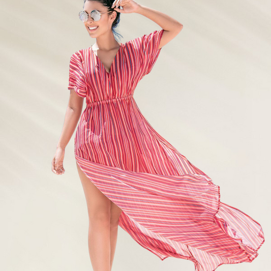 Mulher com Vestido Longo de Praia Phax – Elegância e Frescura no Verão. Vestido listrado vermelho com fenda e tecido fluido