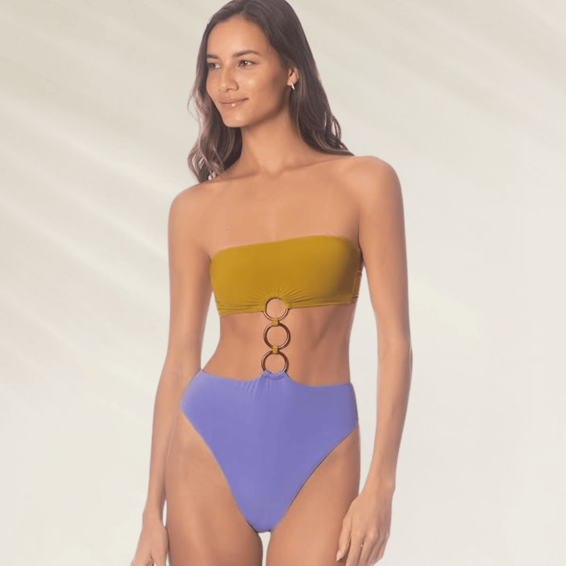 Triquíni Maaji em cores amarelo e roxo com detalhes em anéis, ideal para o verão