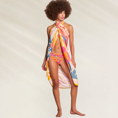 Pareo colorido da Maaji com estampas vibrantes, ideal para usar na praia ou na piscina