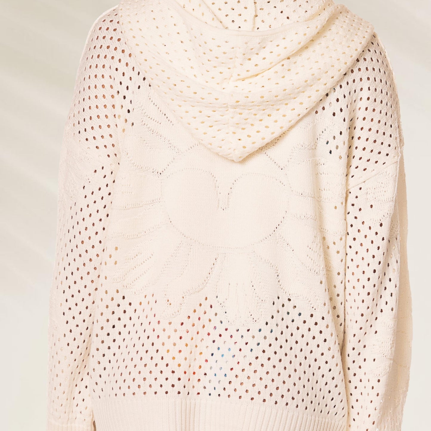Blusa Maaji Pull Over Coconut Milk Cleeo com capuz e design vazado para dias descontraídos