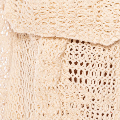 Detalhe do Pullover com Capuz Rose Heaven, com textura de crochê em tom claro