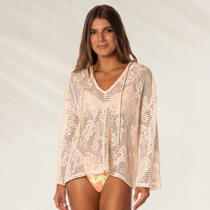 Pullover com Capuz Rose Heaven em crochê claro, perfeito para looks de verão e praia