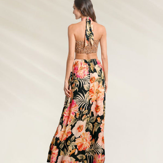 Vestido comprido Maaji com estampa floral vibrante e detalhe de amarração nas costas