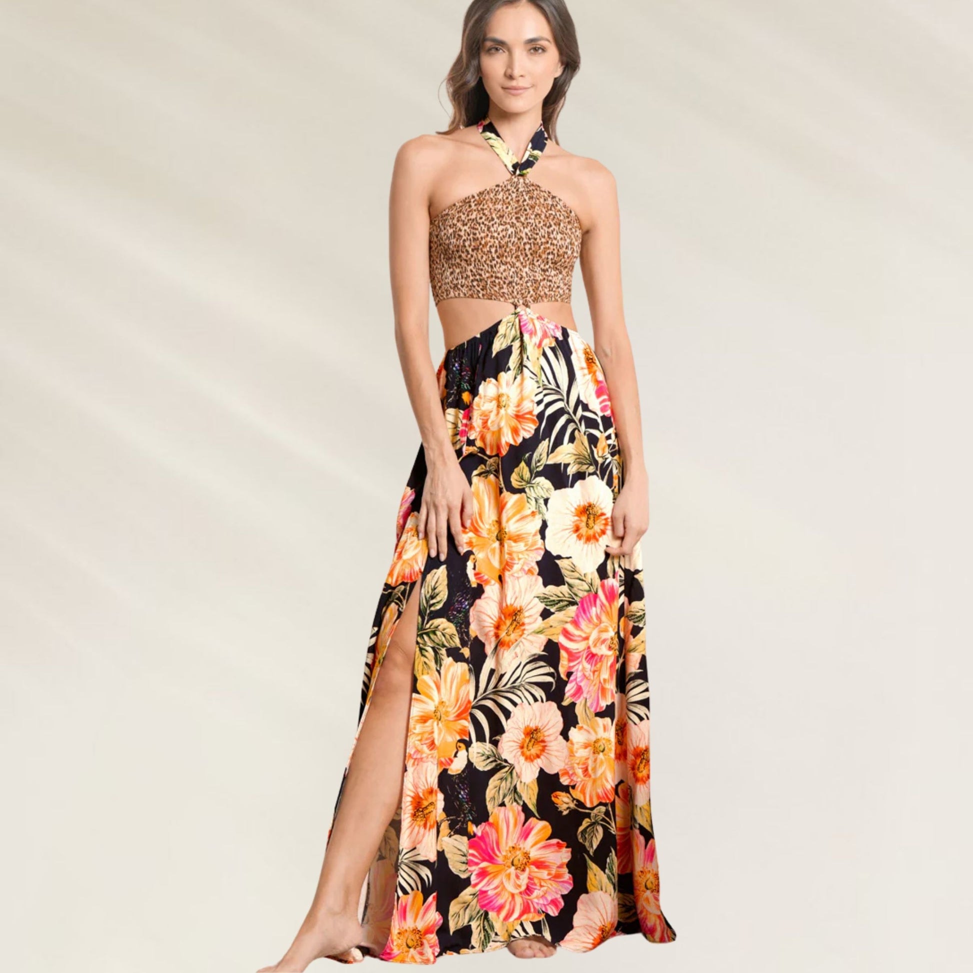 Vestido comprido Maaji com estampa floral vibrante e decote halter para ocasiões festivas