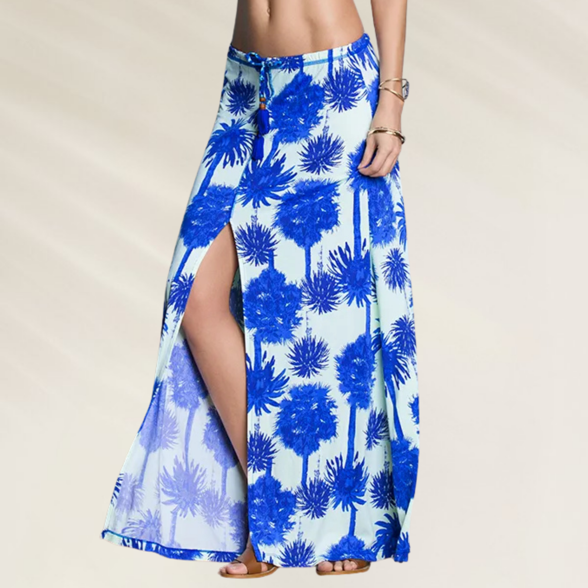Saia Longa Blue Lagoon estampada com folhas azuis e fenda lateral, ideal para dias quentes na praia