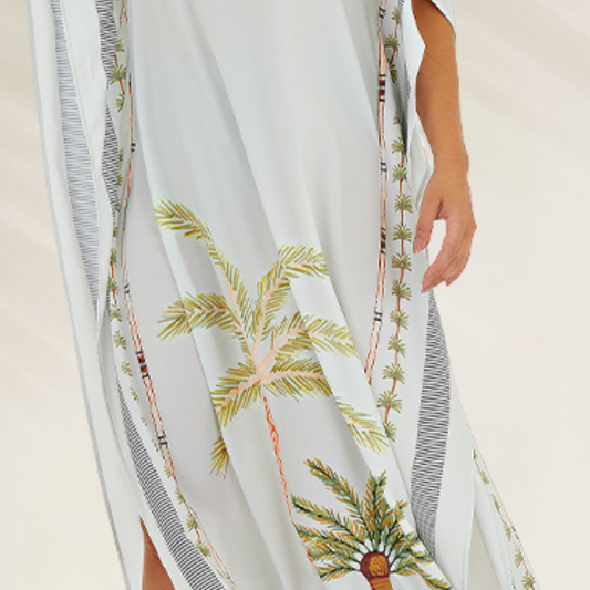 Saida de praia Debrisa Oasis Beach branca com estampa de palmeiras para um look elegante e fresco