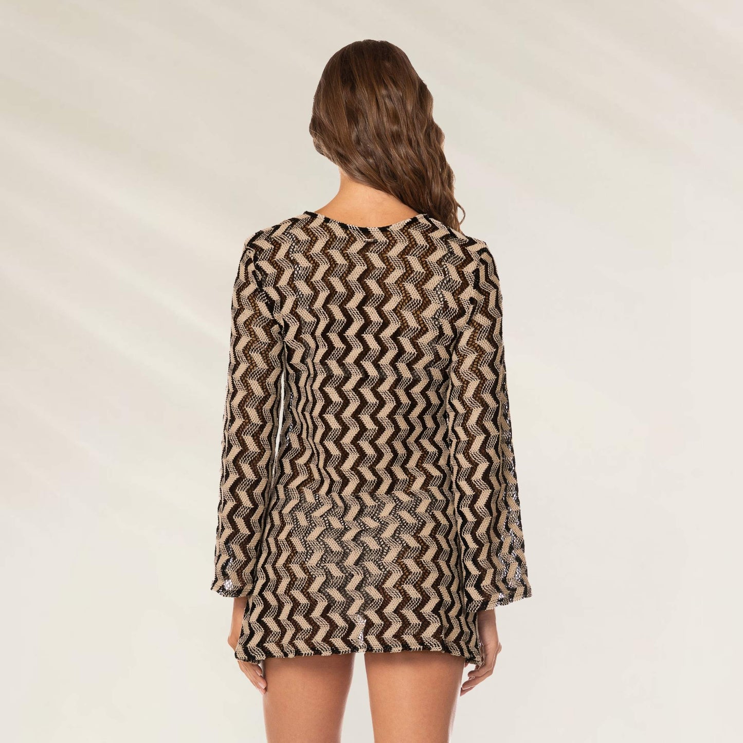 Saída de Praia Yoko Preto da Maaji com estampa zig-zag e manga longa para looks de verão