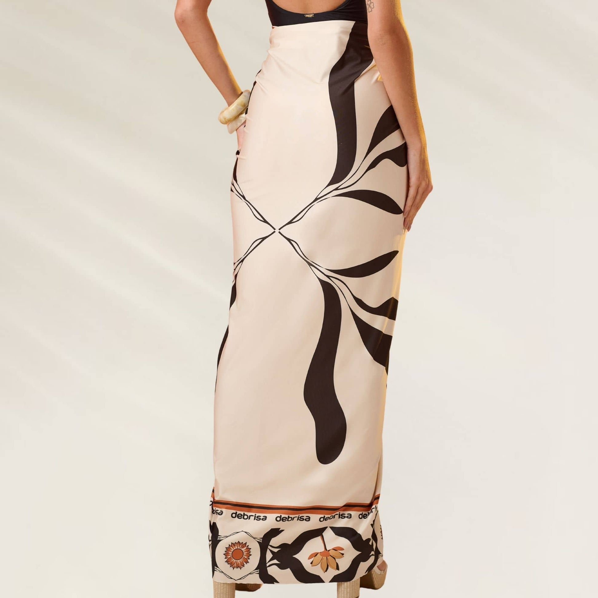 Sarong Praia Favos do Sol da Debrisa com estampa elegante e tecido leve ideal para dias de sol