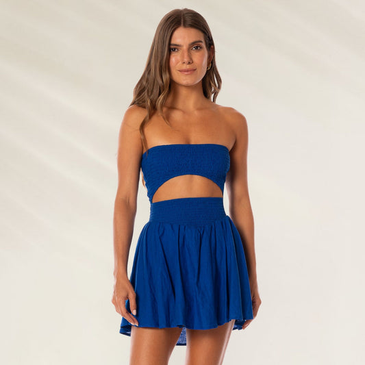 Vestido Curto Azul Seraphina da Maaji com design moderno e detalhe aberto na cintura