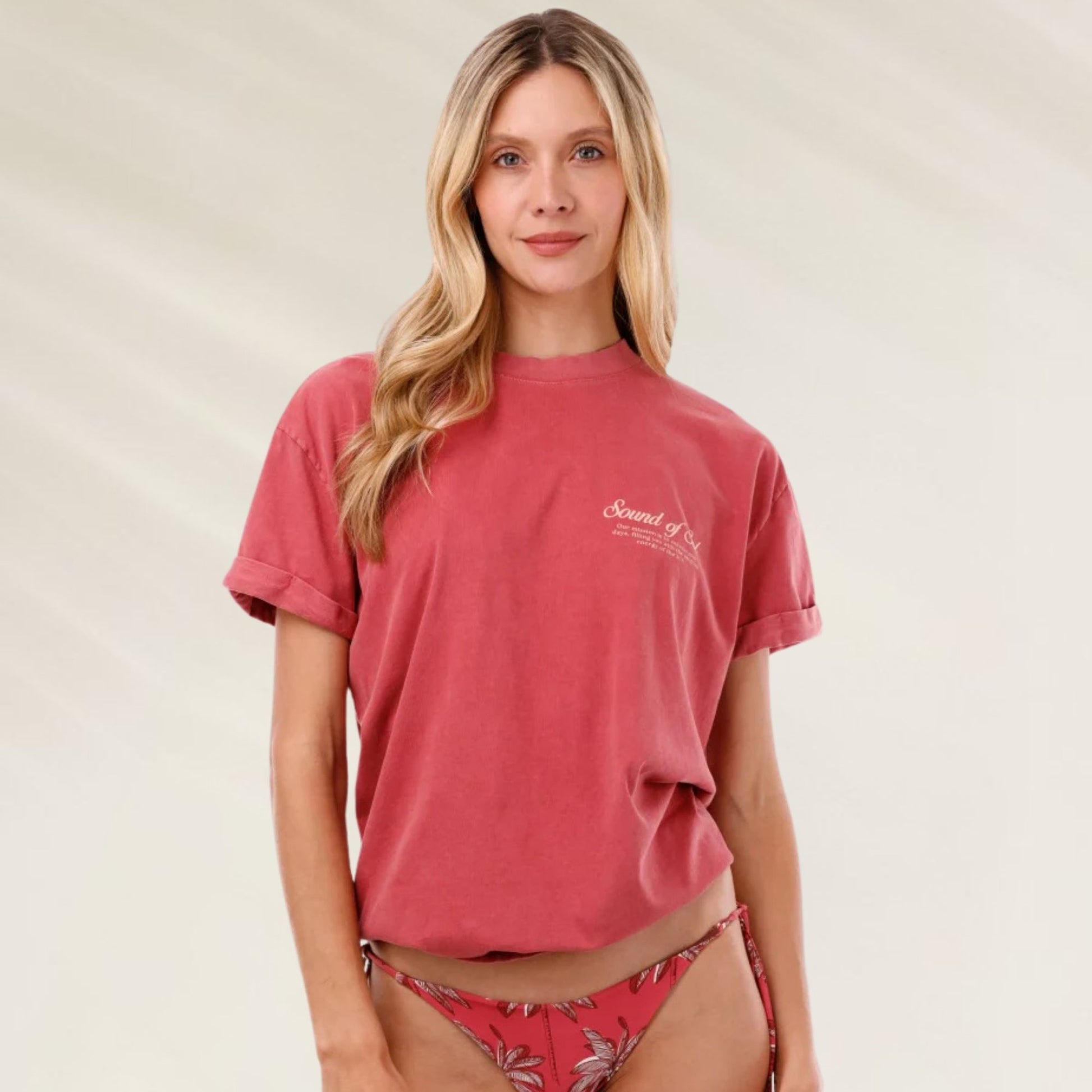 Camiseta Oversize Faded Rose da Malai, confortável e estilosa para uso diário