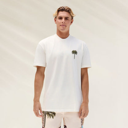 T-Shirt Solasta Algodão branca com estampa de palmeira, ideal para dias ensolarados e confortáveis