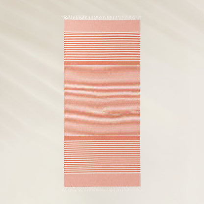 Toalha de Praia Kalua Toalha Coral Stripes com listras elegantes e franja nas extremidades
