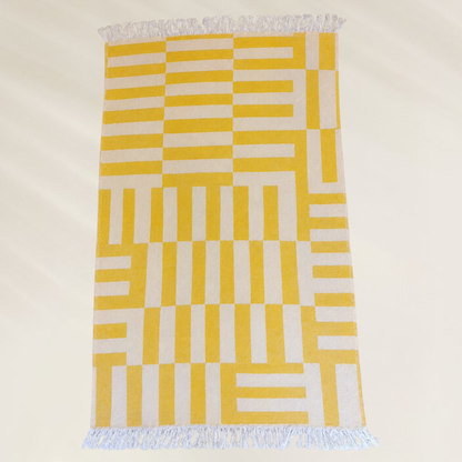 Toalha de Praia Toalha Sun Maze com design amarelo e franjas, ideal para relaxar na areia
