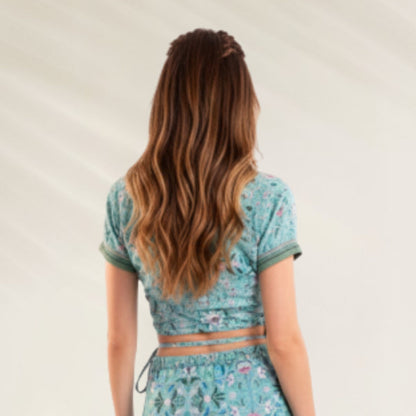 Top Ballerina Nimpheas da Despi com estampa floral e estilo cropp