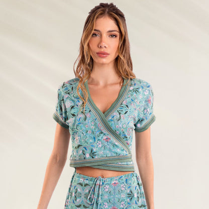 Top Ballerina Nimpheas em verde com bordado floral e design elegante para looks femininos