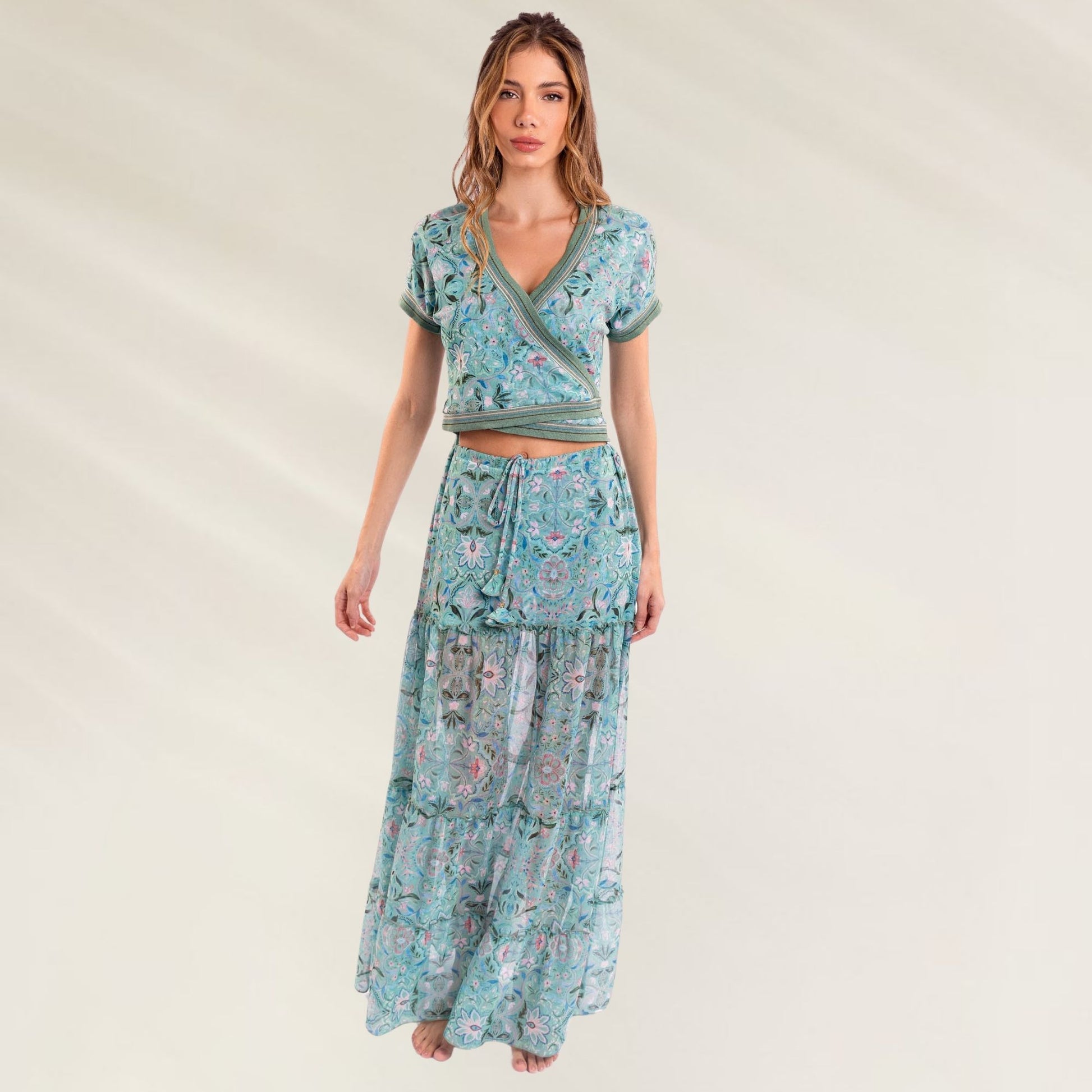 Top Ballerina Nimpheas da Despi em tom verde, com estampa floral e manga curta.