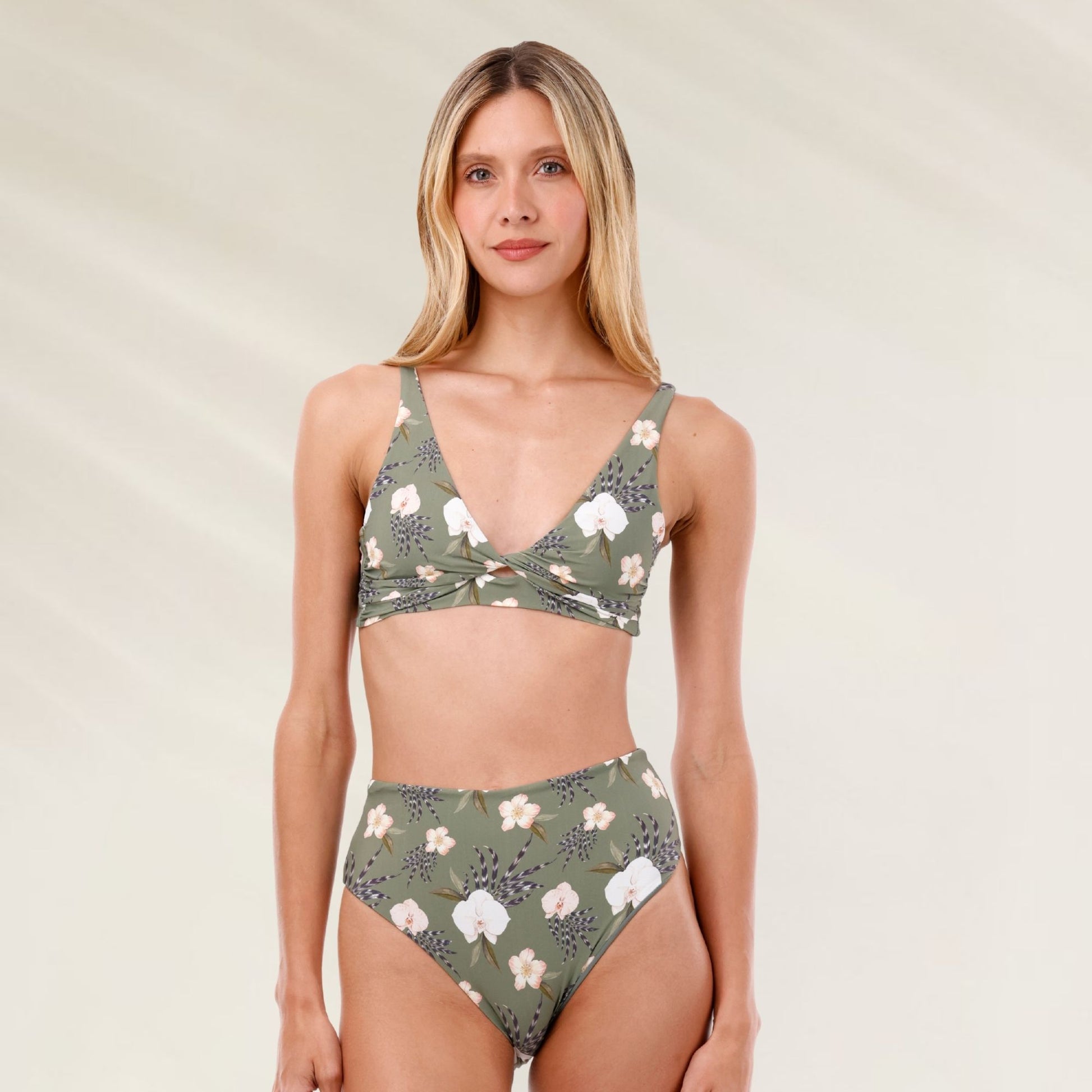 Top Biquíni Floral Verde Malai da Maaji com design elegante e confortável para verão