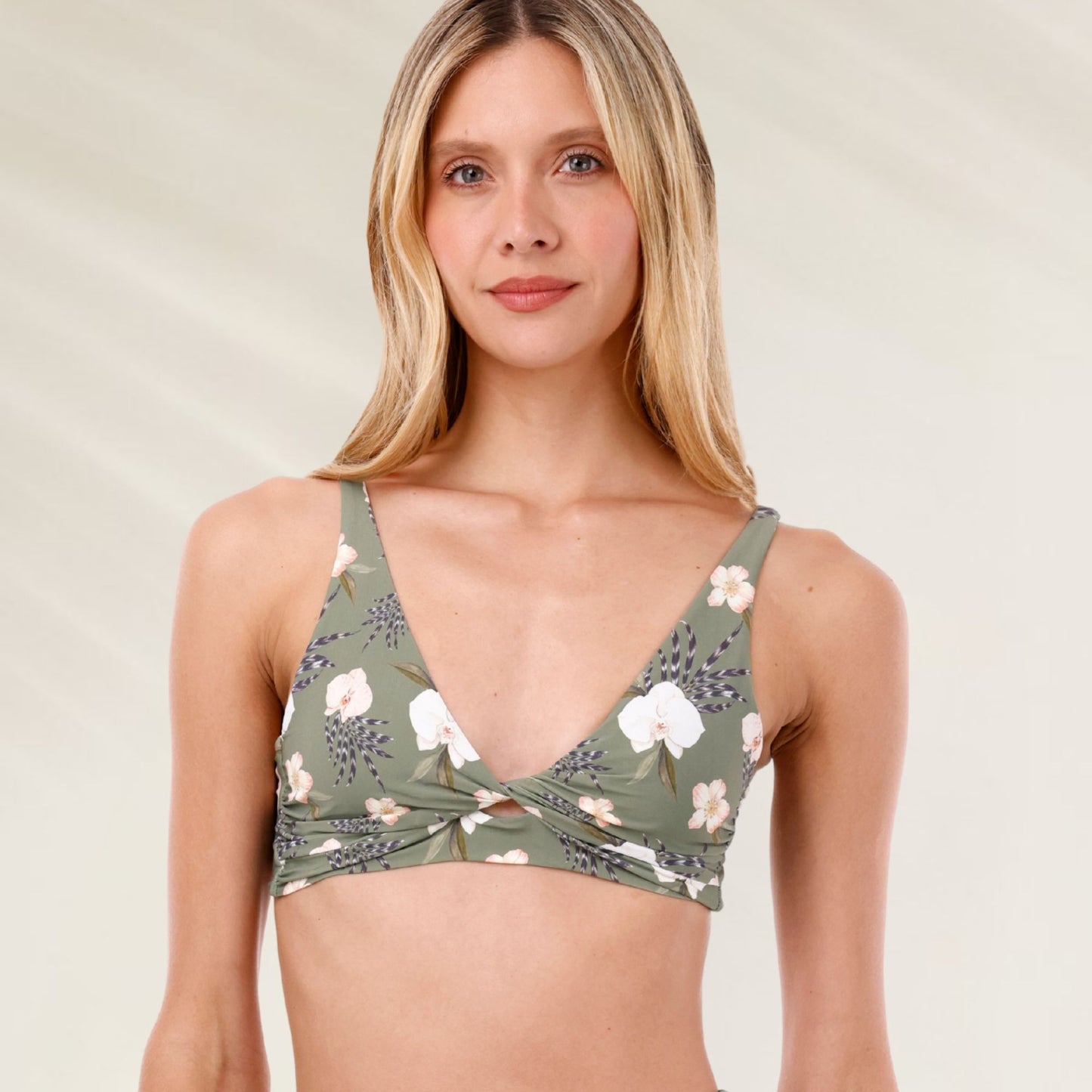 Top Biquíni Floral Verde Malai com design elegante e estampa floral delicada para dias ensolarados
