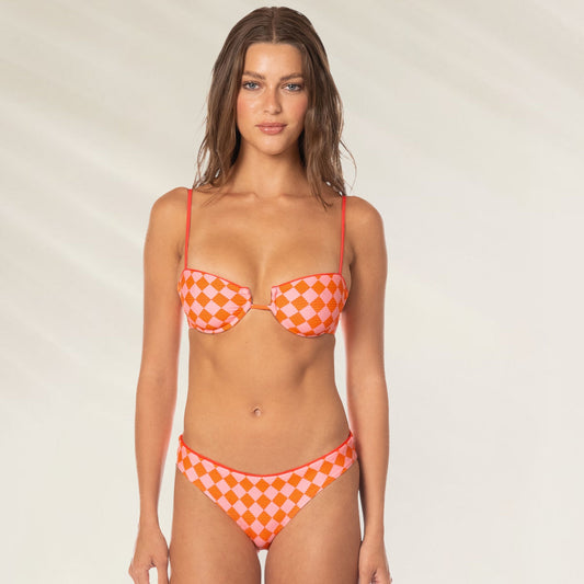 Top com armação Sunset Grid Amatista da Maaji em laranja com estampa quadriculada
