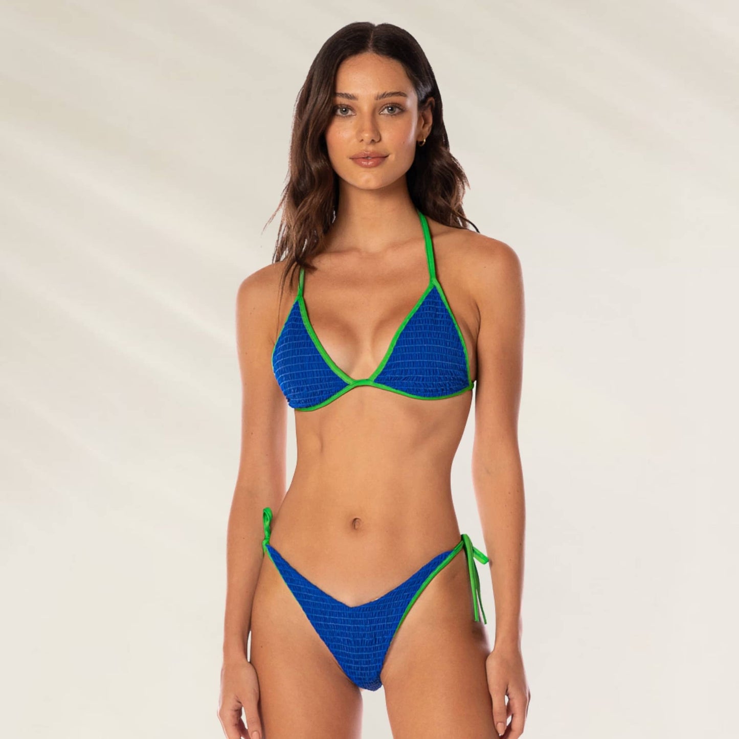 Top de Biquíni Balmy Azul e Verde da Maaji com design triângulo elegante e alças ajustáveis