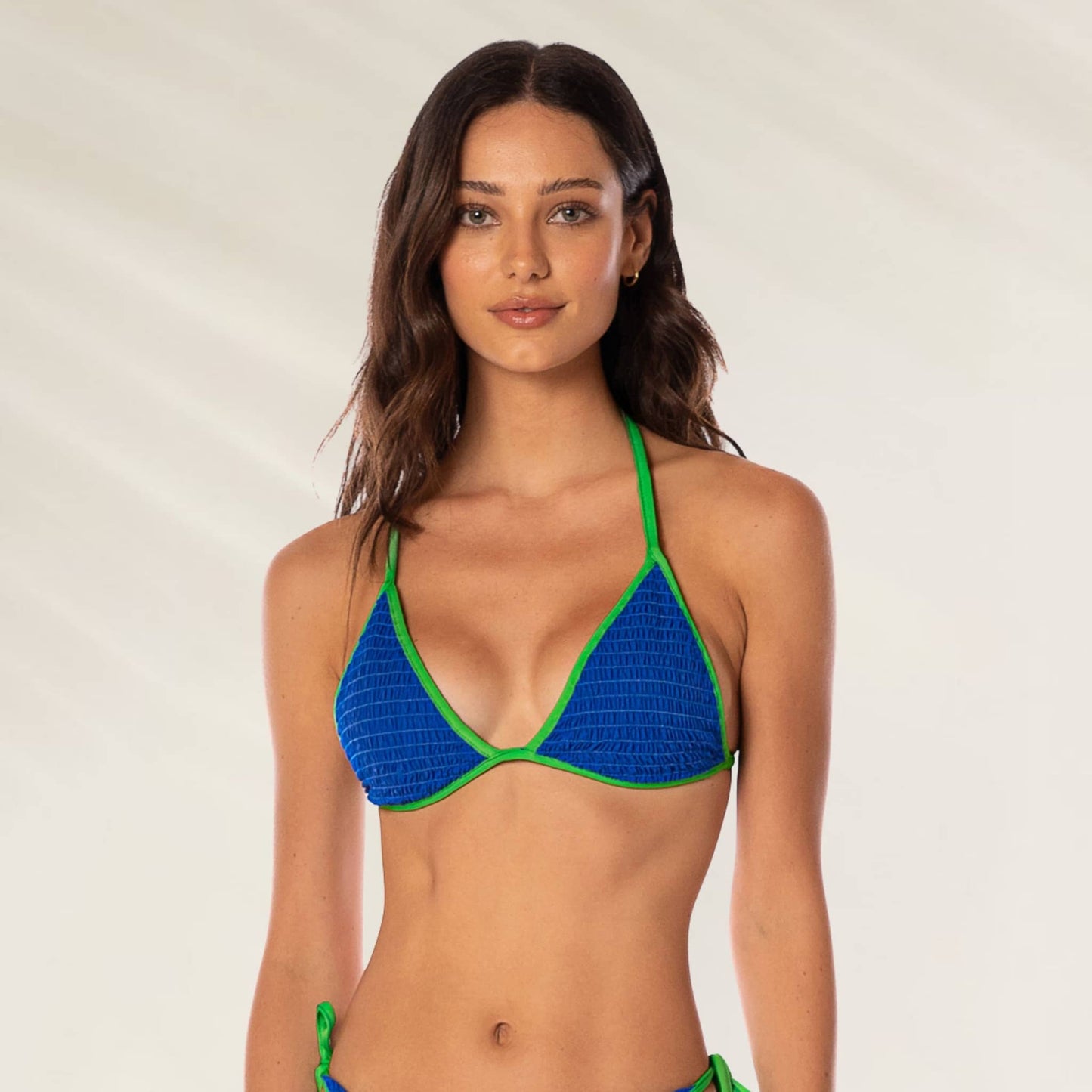 Top de Biquíni Balmy Azul e Verde com design triangular e detalhes em verde vibrante