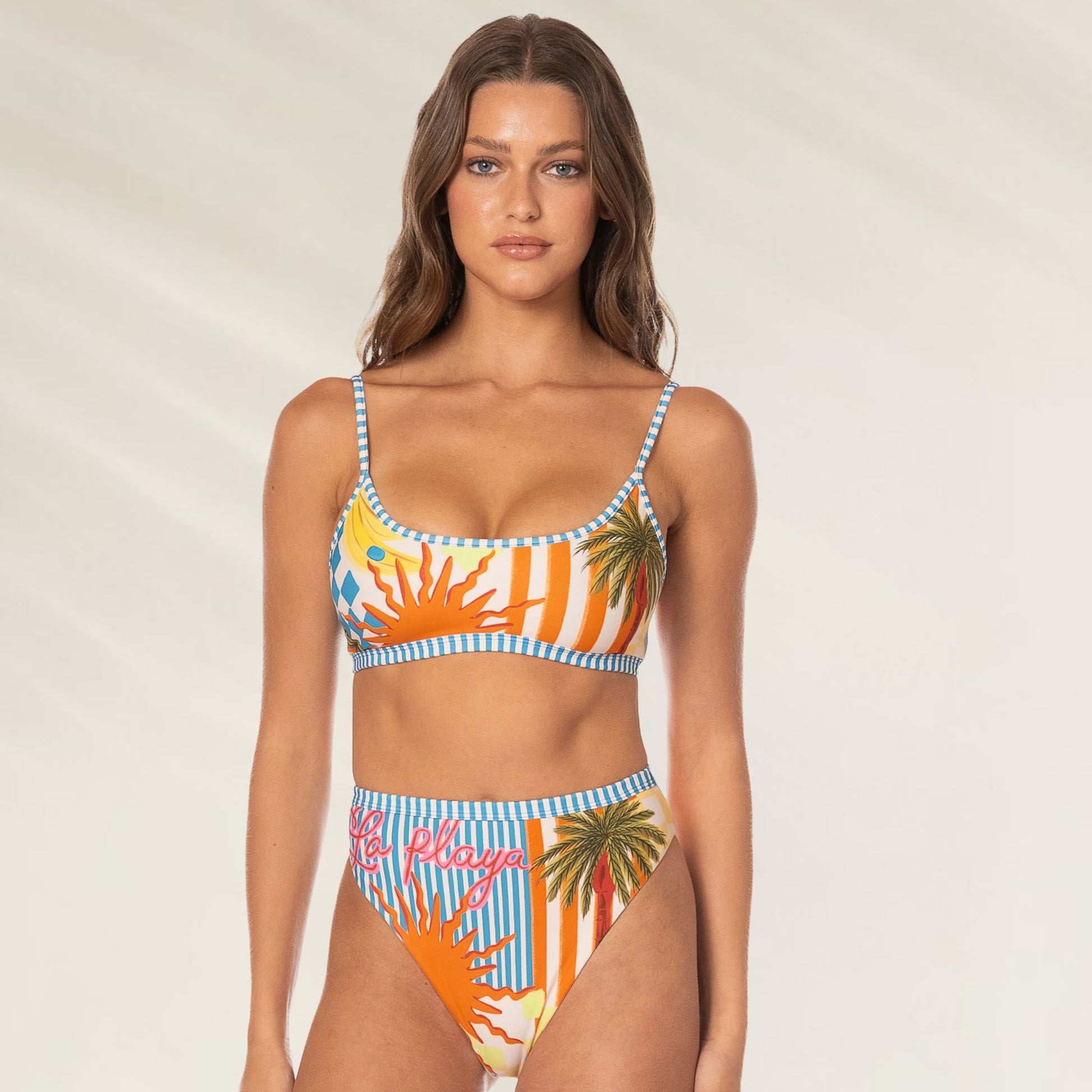 Top de Biquíni Beach Static Lane da marca Maaji em cores vibrantes com estampa tropical.