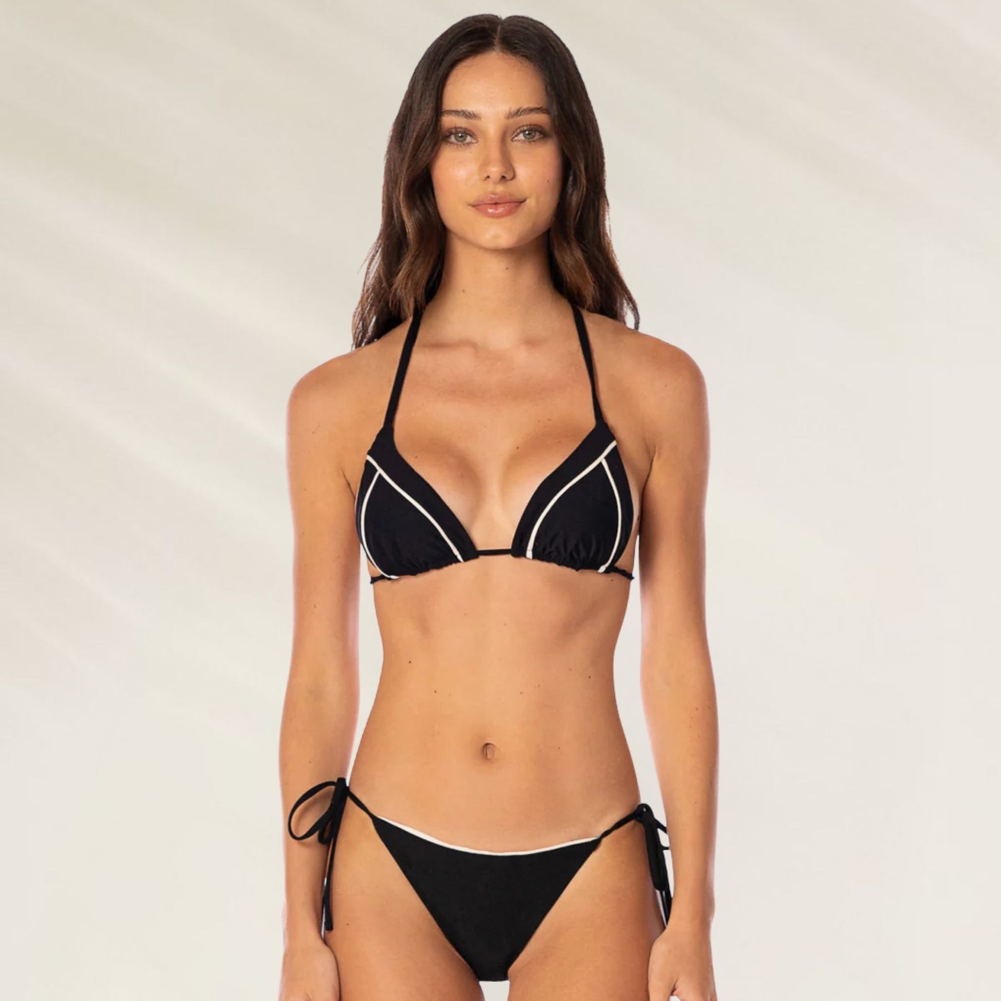 Top de Biquíni Midnight Black Balming com design de triângulo e detalhes elegantes
