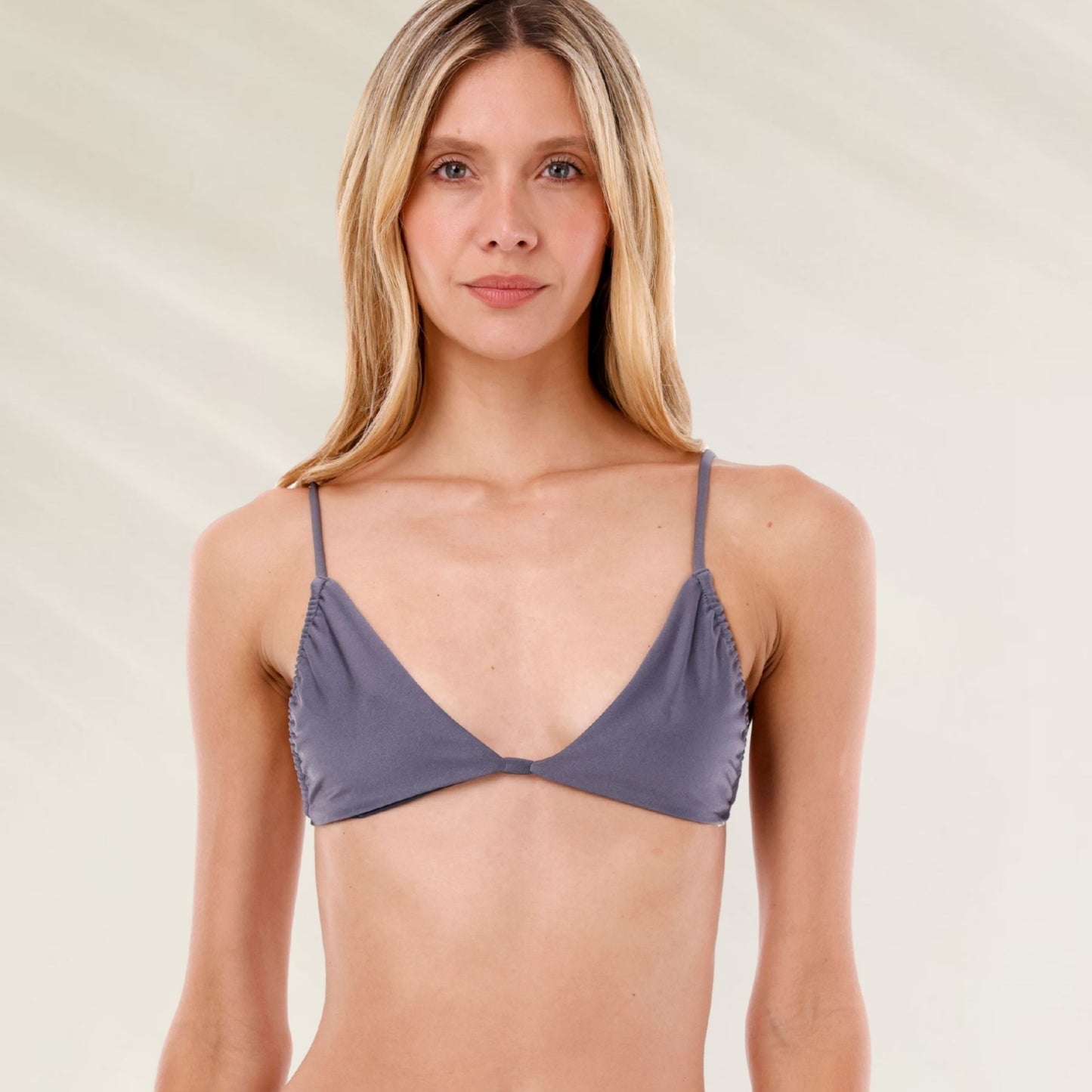 Top de Biquíni Triângulo Gray Blue da Malai com design elegante e alças ajustáveis