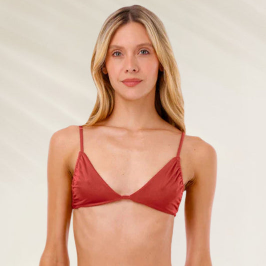 Top de Biquíni Triângulo Terracota com alças finas, ideal para dias ensolarados na praia.