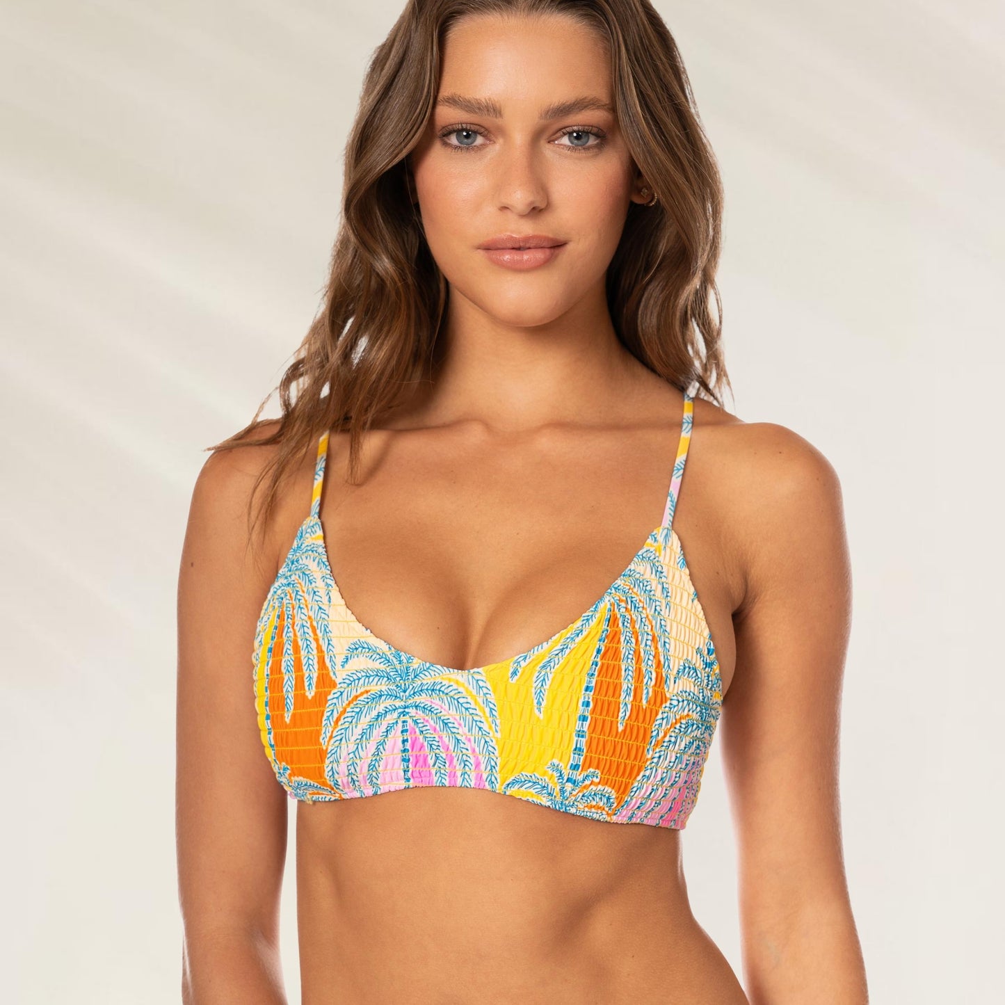 Top Desportivo Reversível Jungle Whisper em cores vibrantes para um estilo de praia moderno