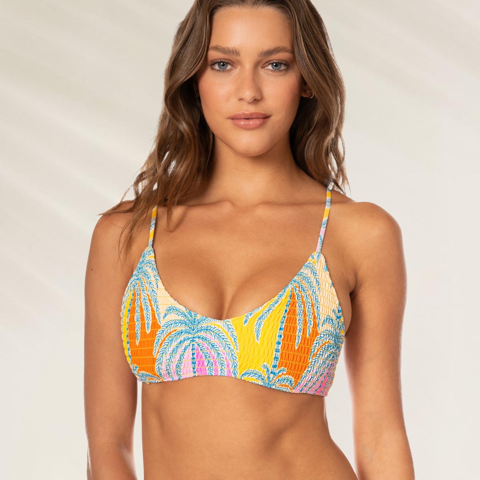 Top Desportivo Reversível Jungle Whisper em cores vibrantes para um estilo de praia moderno