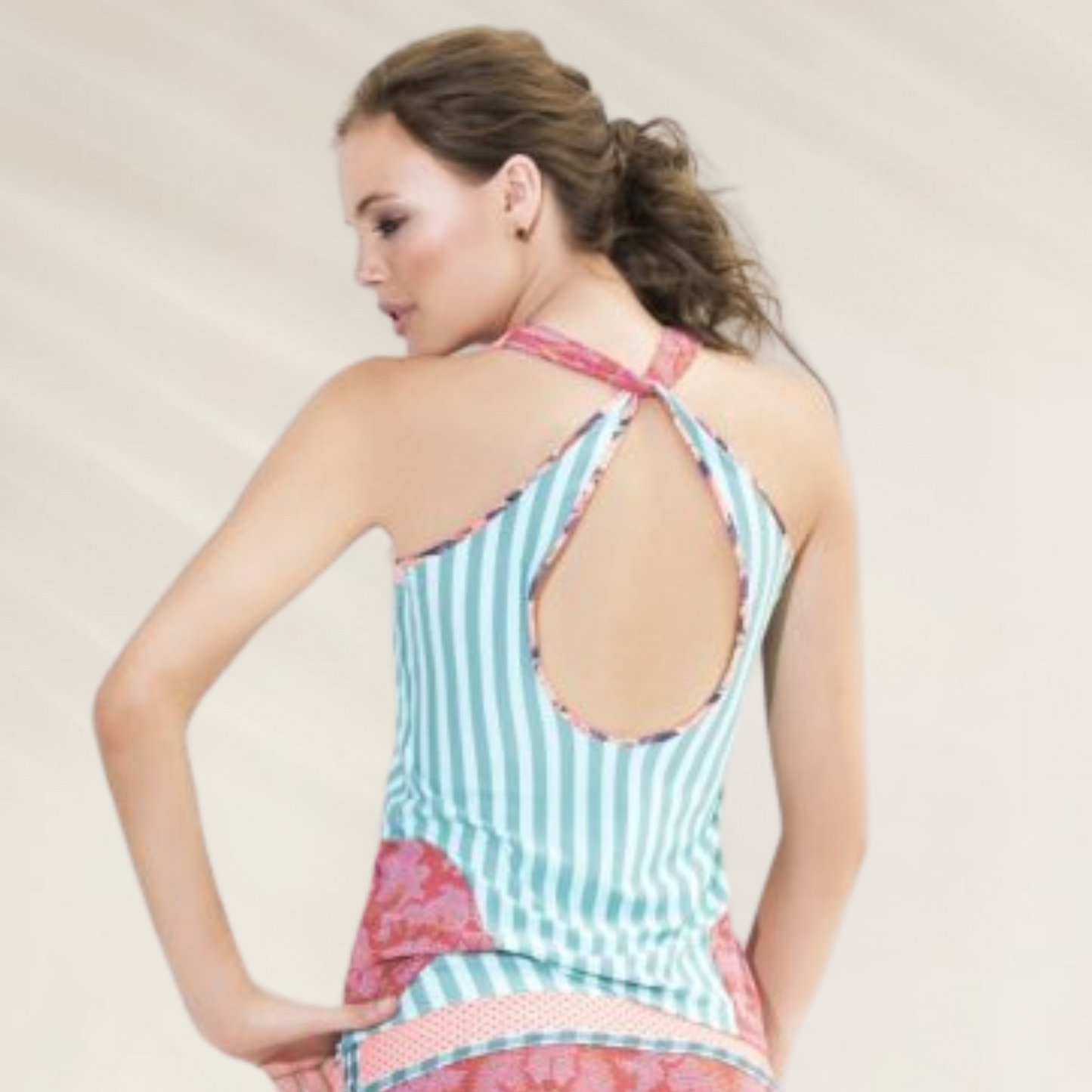 Top Desportivo Tank Maaji – Design Exclusivo e Conforto Premium, mostrando parte traseira com detalhe cut-out