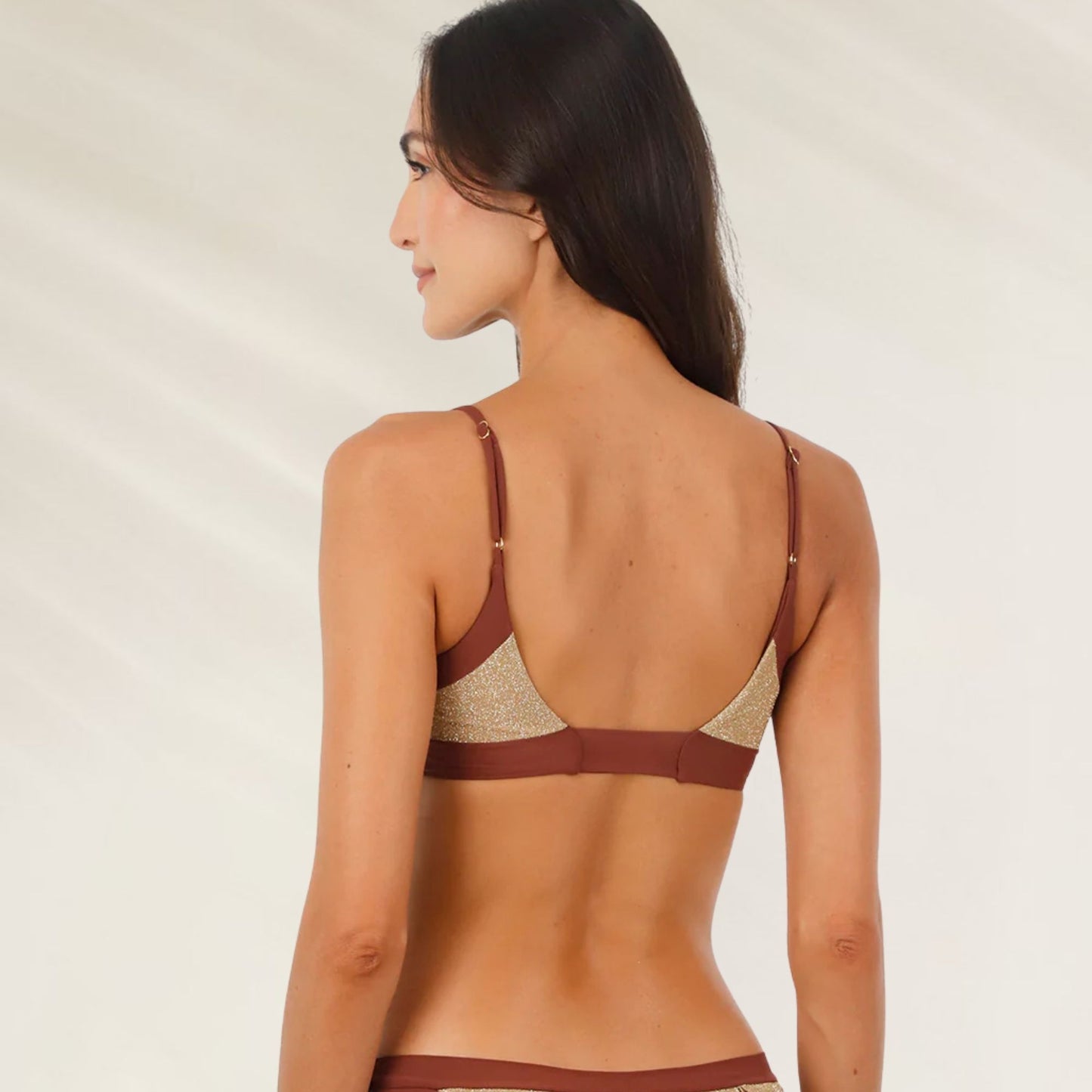 Top de biquini Halo Gold Red Color Blend com design elegante e alças ajustáveis para conforto