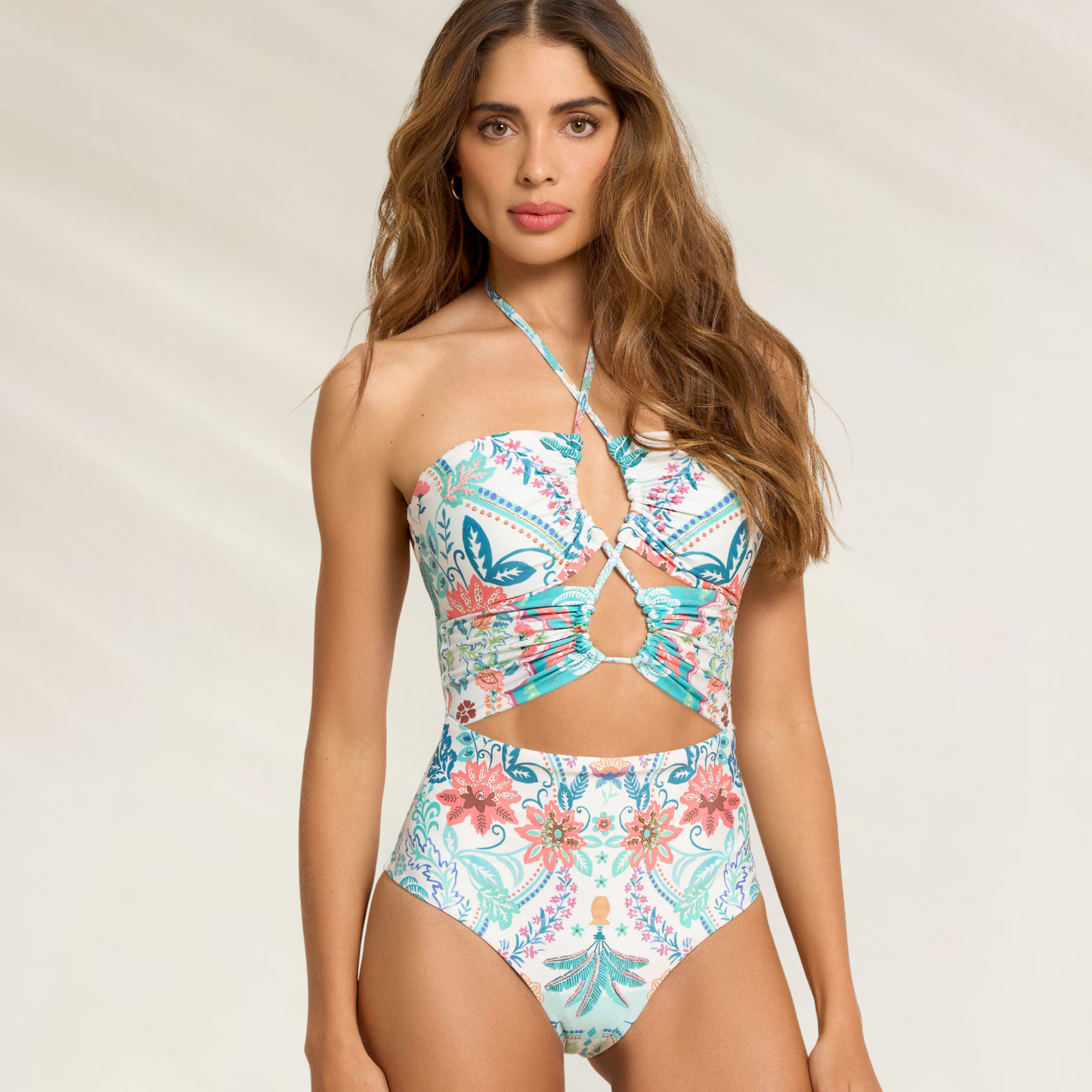 Triquíni Recortes Frontais Oasis da Cosita Linda com estampa floral vibrante e design elegante