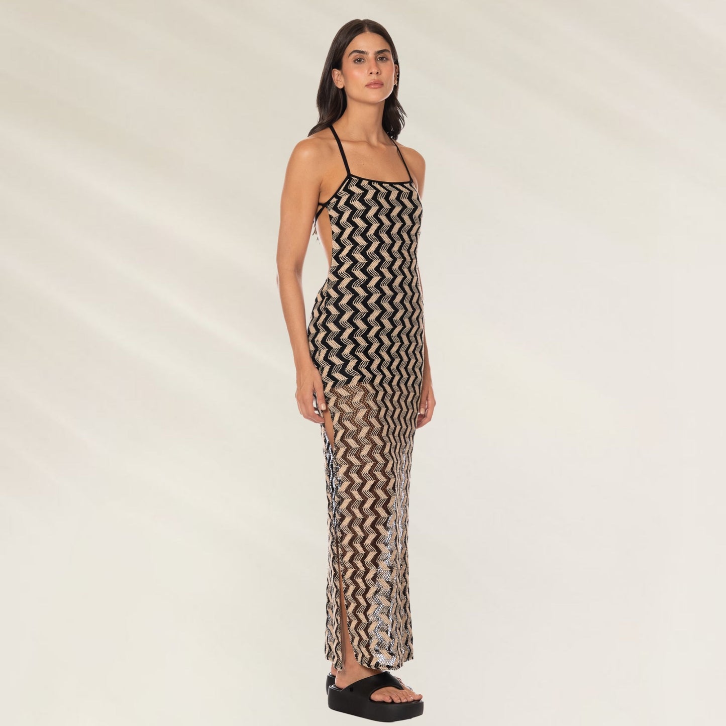 Vestido Comprido Black & White Rosabella da Maaji com design de ondas elegantes e alças finas