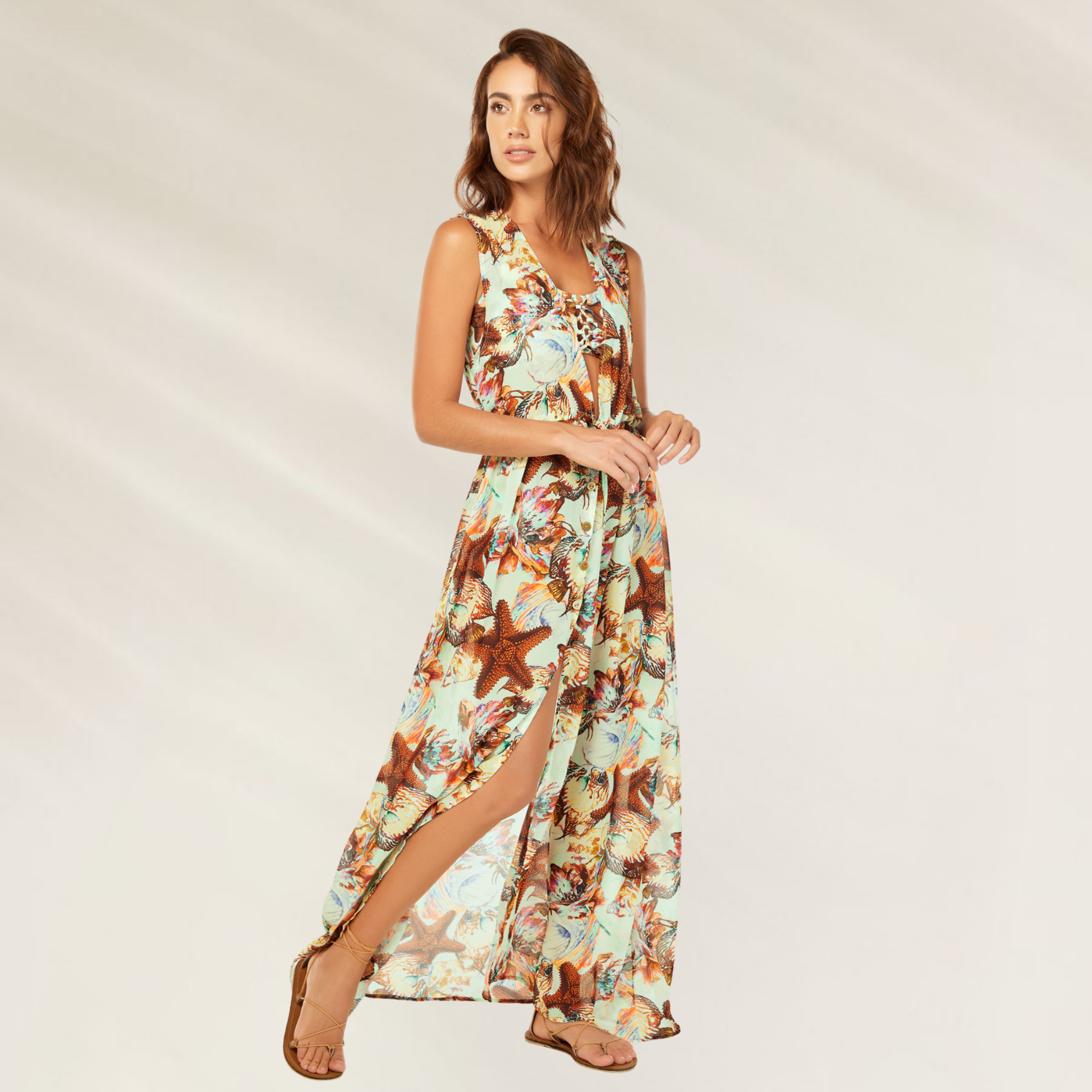 Vestido Comprido Estampado Tropical da Cosita Linda com fenda lateral e estampa vibrante de natureza