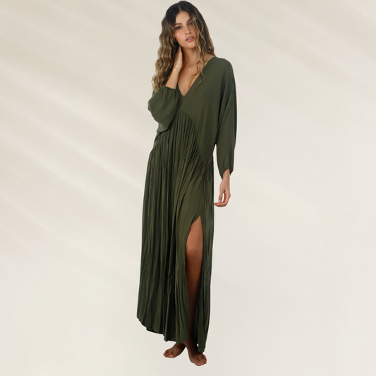 Vestido Comprido Malai em Verde Selva com Manga Comprida e fenda lateral elegante para look sofisticado