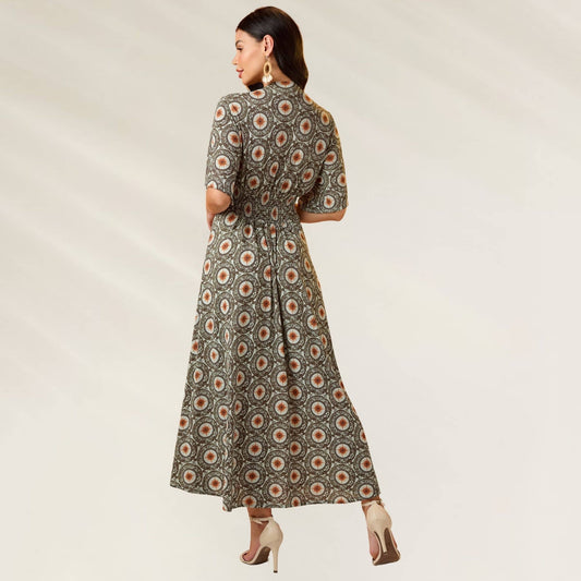 Vestido Comprido Marés Contemporâneas com estampa elegante e mangas curtas para ocasiões formais