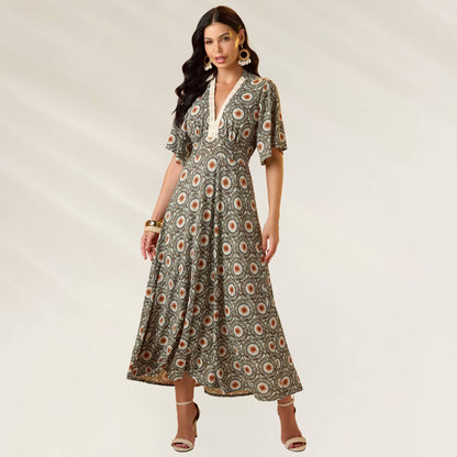 Vestido Comprido Marés Contemporâneas em estampa floral com decote em V e mangas curtas para ocasiões especiais