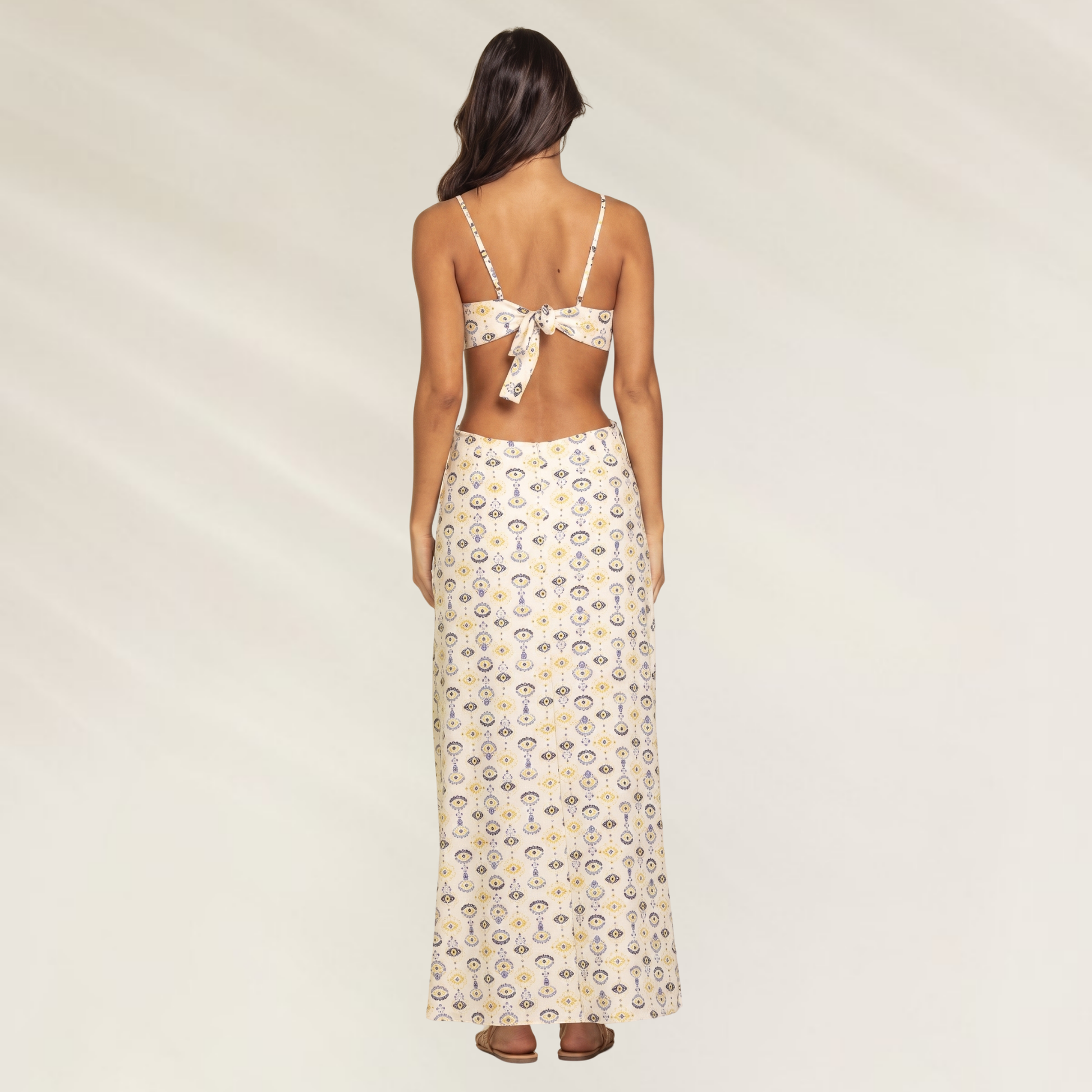 Vestido Comprido Mystical Olho Grego com estampa boho e costas abertas, ideal para dias de verão