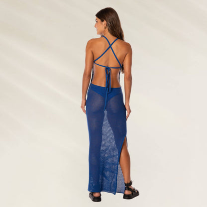 Vestido Comprido Rosabella Crochet Azul com costas nuas e amarração, ideal para ocasiões de verão