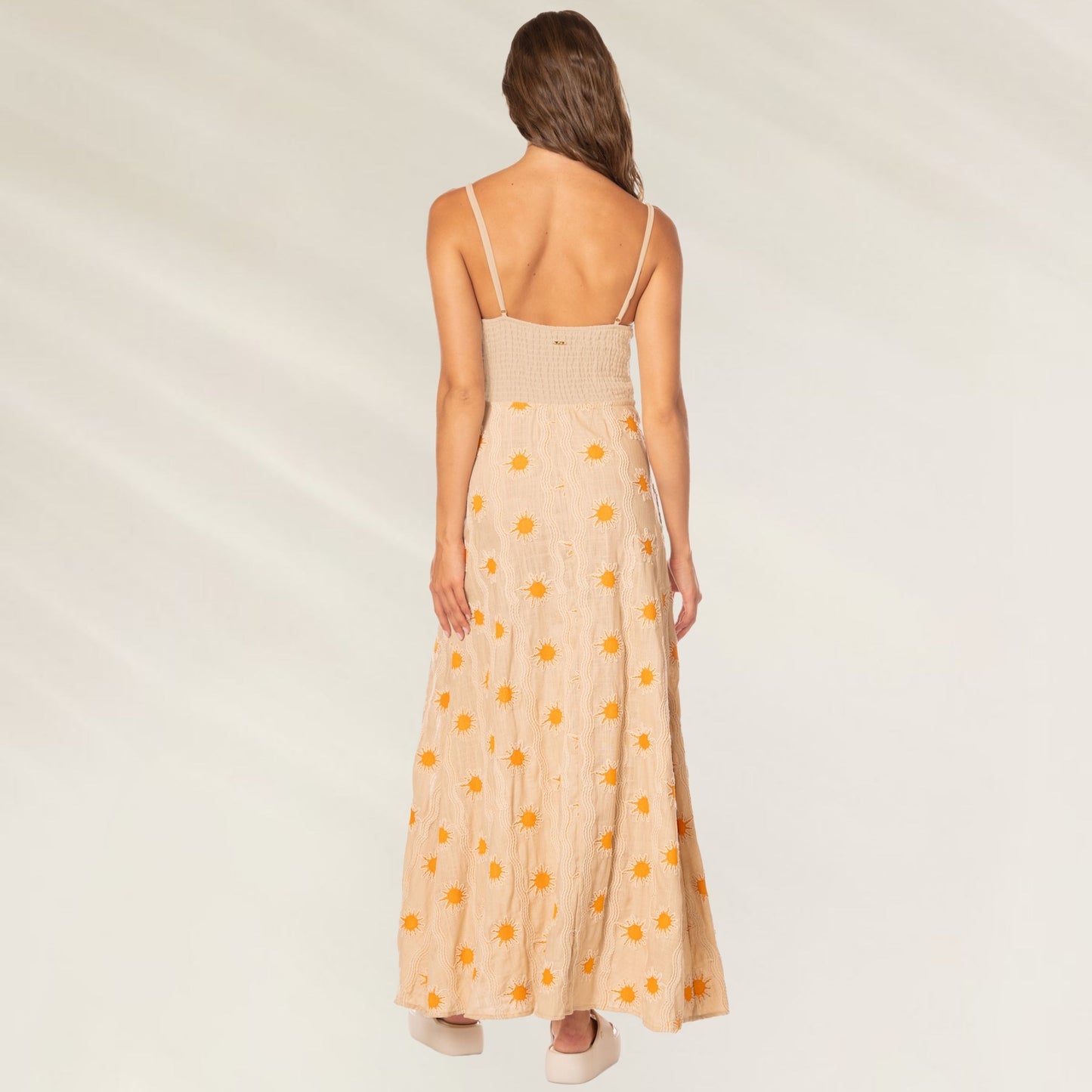Vestido Comprido Saffron Glow Liah da Maaji com estampa floral e alças finas nas costas