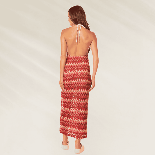 Vista traseira do Vestido Comprido Wine Bloom da Maaji, com design elegante e alças ajustáveis