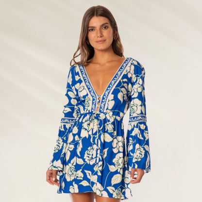 Vestido Curto Floral Azul Agnes da Maaji com mangas longas e decote em V